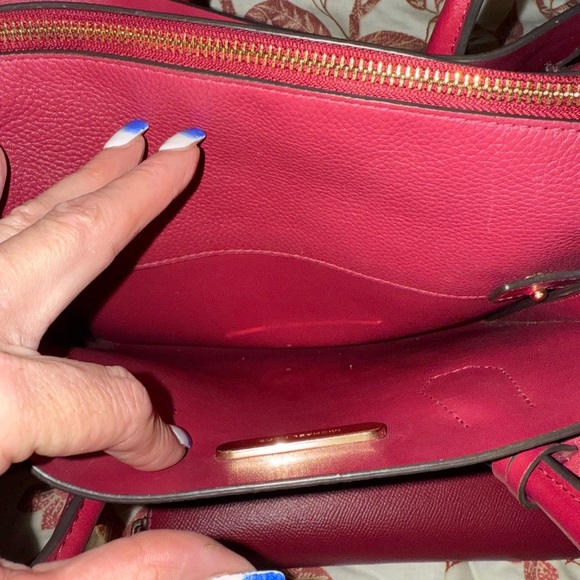 Michael Kors Mercer Leather Tote & wallet - Picture 4 of 16